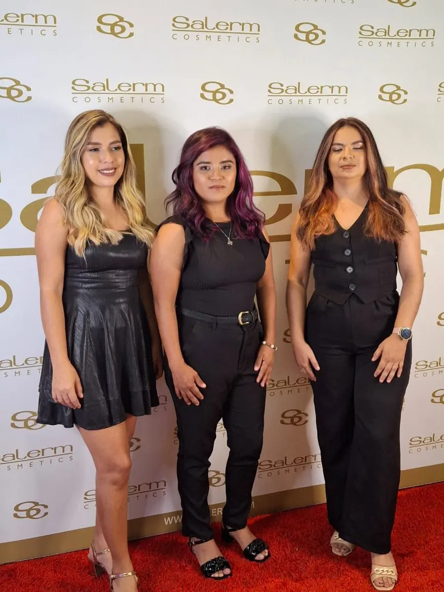 Estilistas del salón en un evento de Salerm Cosmetics